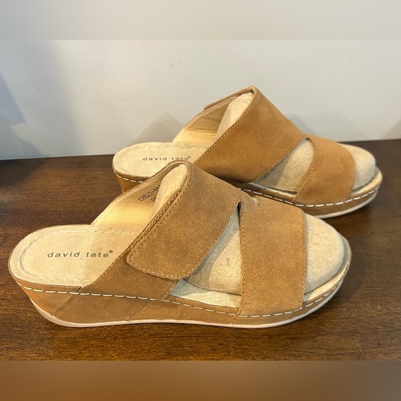 David Tate Women's Laurel Wedge Sandal Tan Suede 10 Wide New without tags or box - Picture 3 of 9